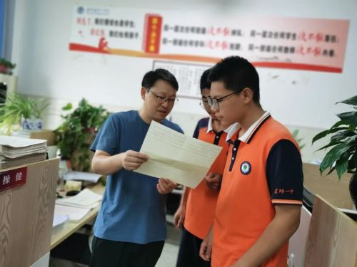 以愛(ài)之名 照亮知識(shí)燈塔