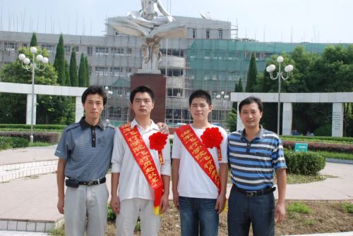 教導(dǎo)孺子終不悔 躬耕杏壇志不渝